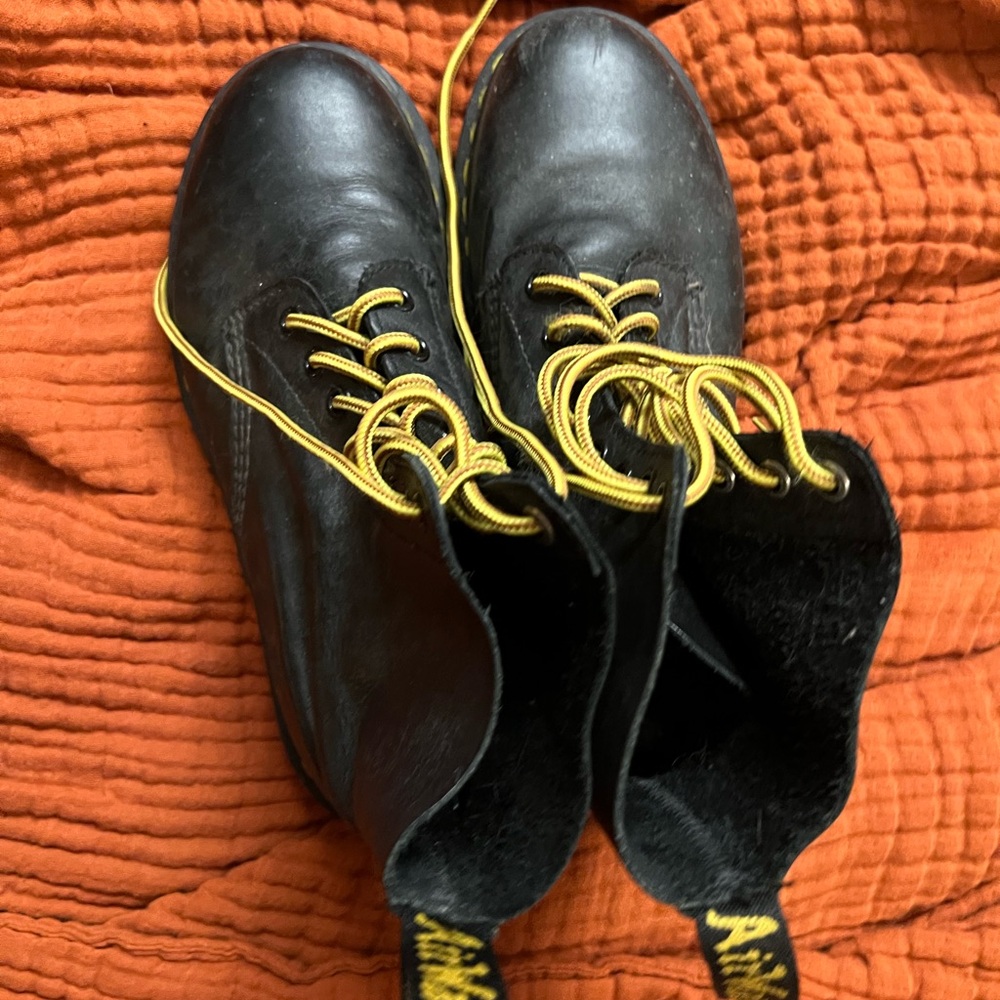 Vintage black doc martens women’s 8